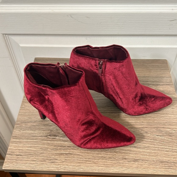 OLD NAVY MARION WINE COLOUR VELOUR POINTY TOE HIGH HEELS BOOTIE SIZE 8 - Picture 7 of 11